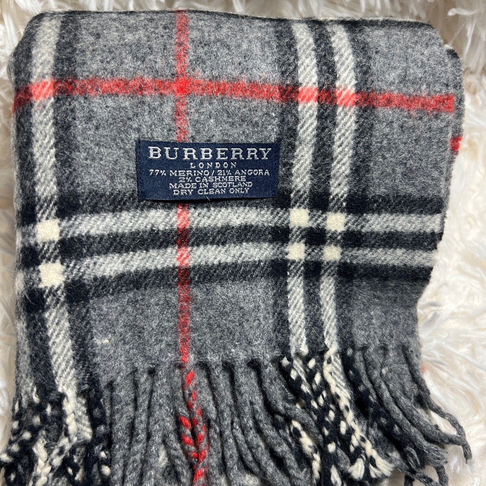 Burberry wool scarf
